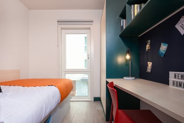 Silver En Suite - Image 1